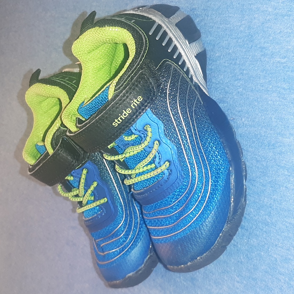 Stride rite toddler light up sneakers